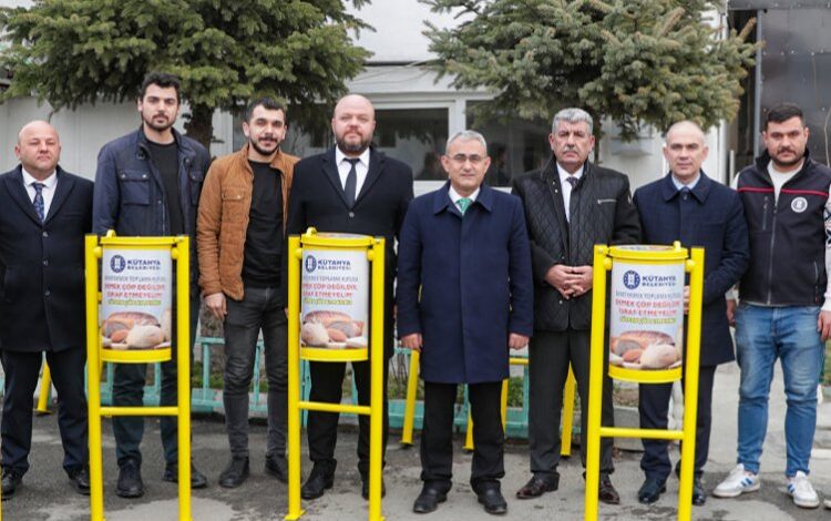 Kütahya'da atılan ekmekler can dostlarını doyuracak 1 T8r67rk4251UGG |